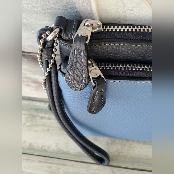 Coach Contrast Double Zip Wallet /Wristlet In Sky Blue Multi New w/tags CF477 - Picture 3 of 14